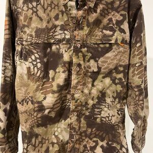 Dead Deer Camouflage Button-Up Shirt w/ Front Pockets men’s medium